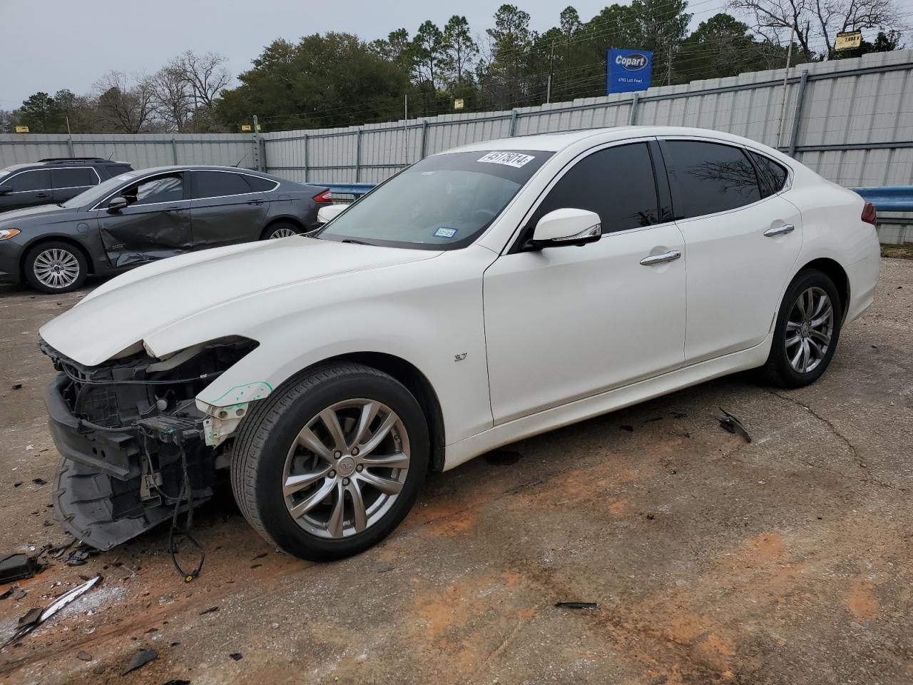 Infiniti Q70 (2015)