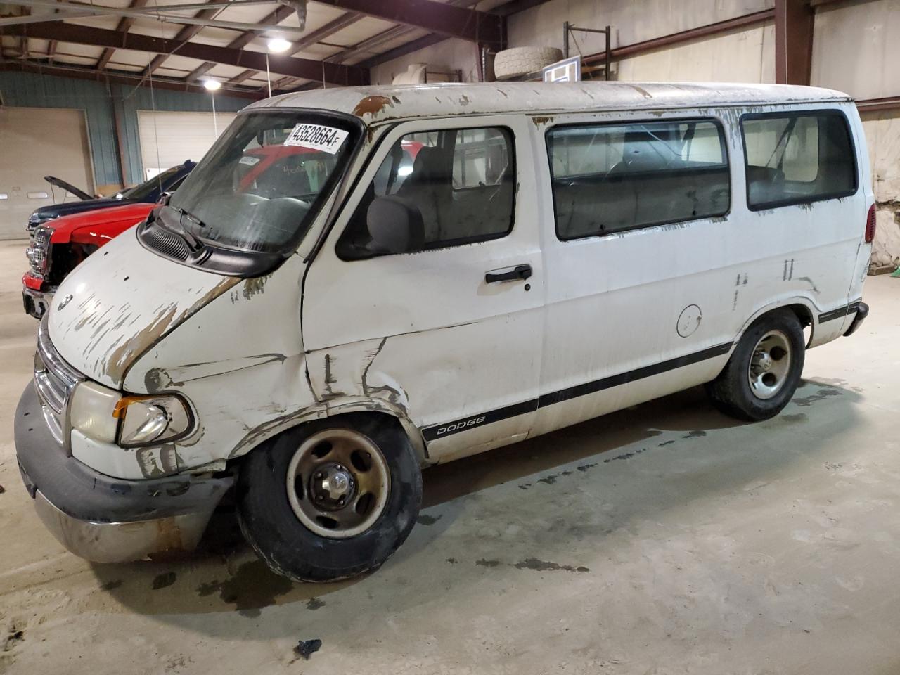 Dodge Ram van (2001)