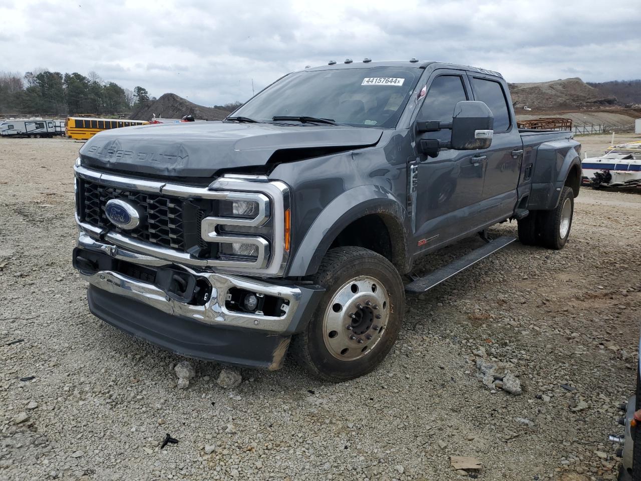 Ford F450 (2023)