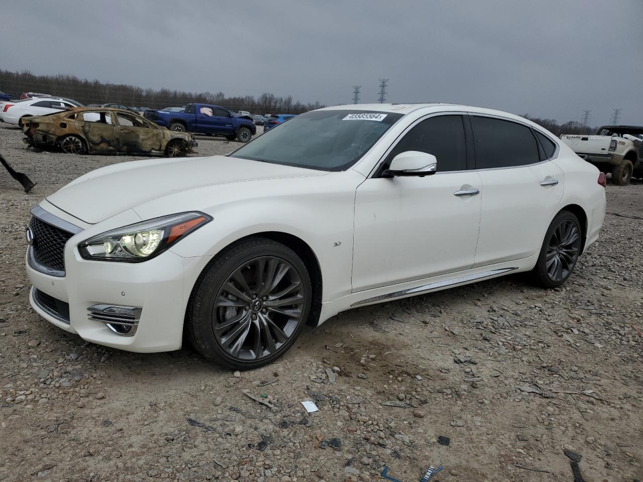 Infiniti Q70 (2016)