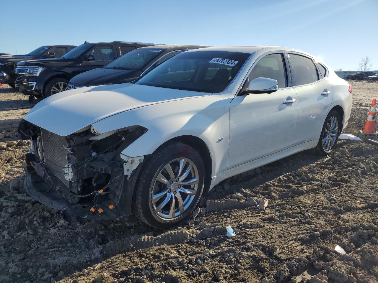 Infiniti Q70 (2015)