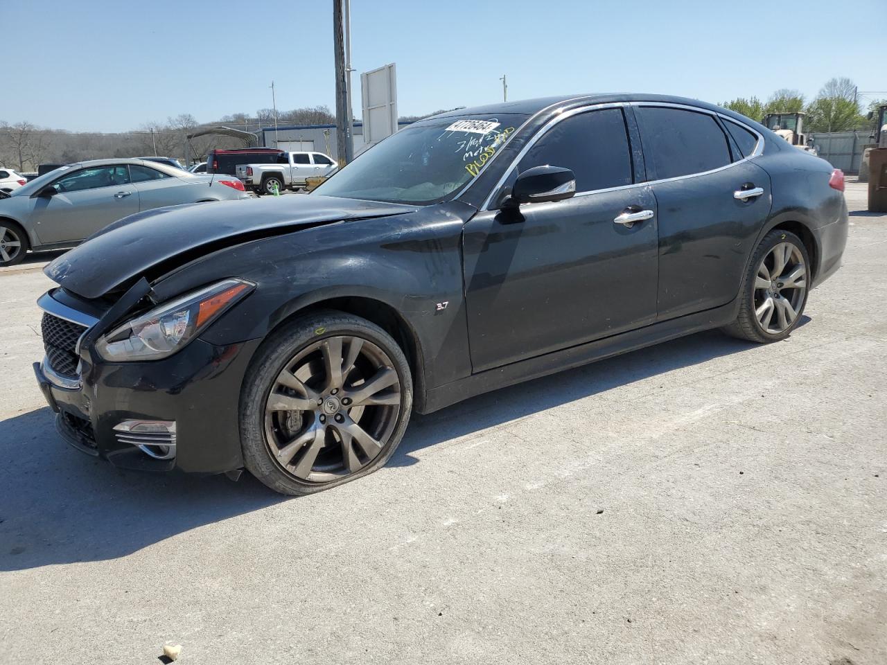 Infiniti Q70 (2015)