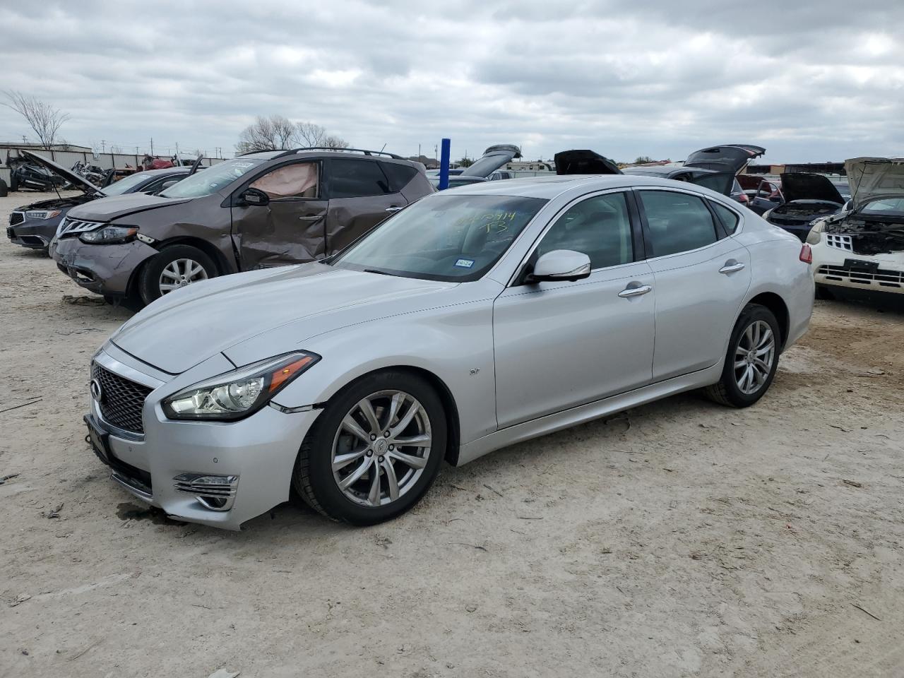 Infiniti Q70 (2015)