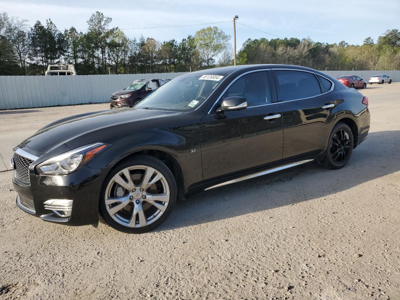 Infiniti Q70 (2015)