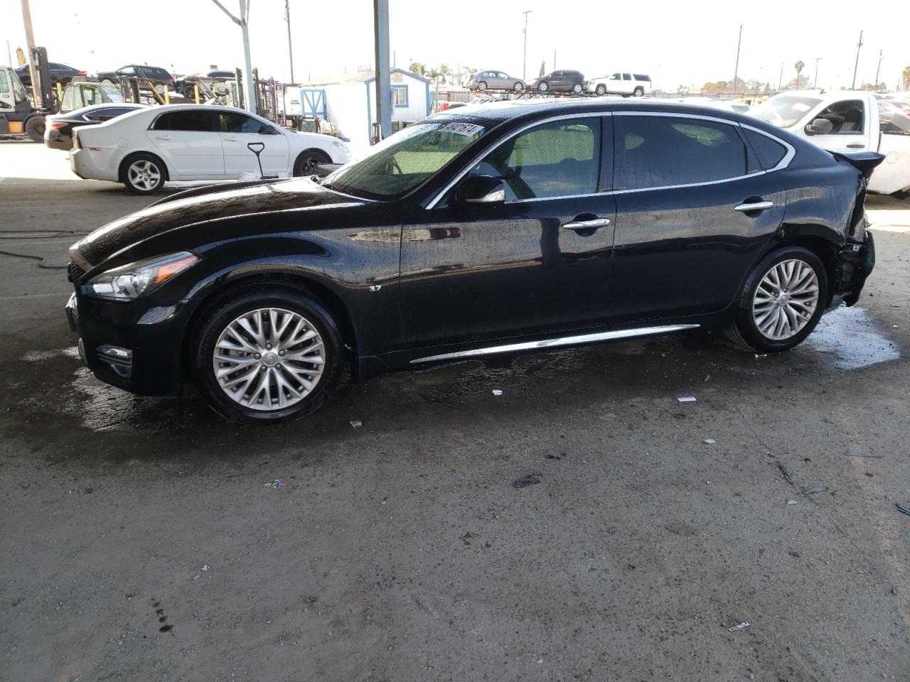 Infiniti Q70 (2016)