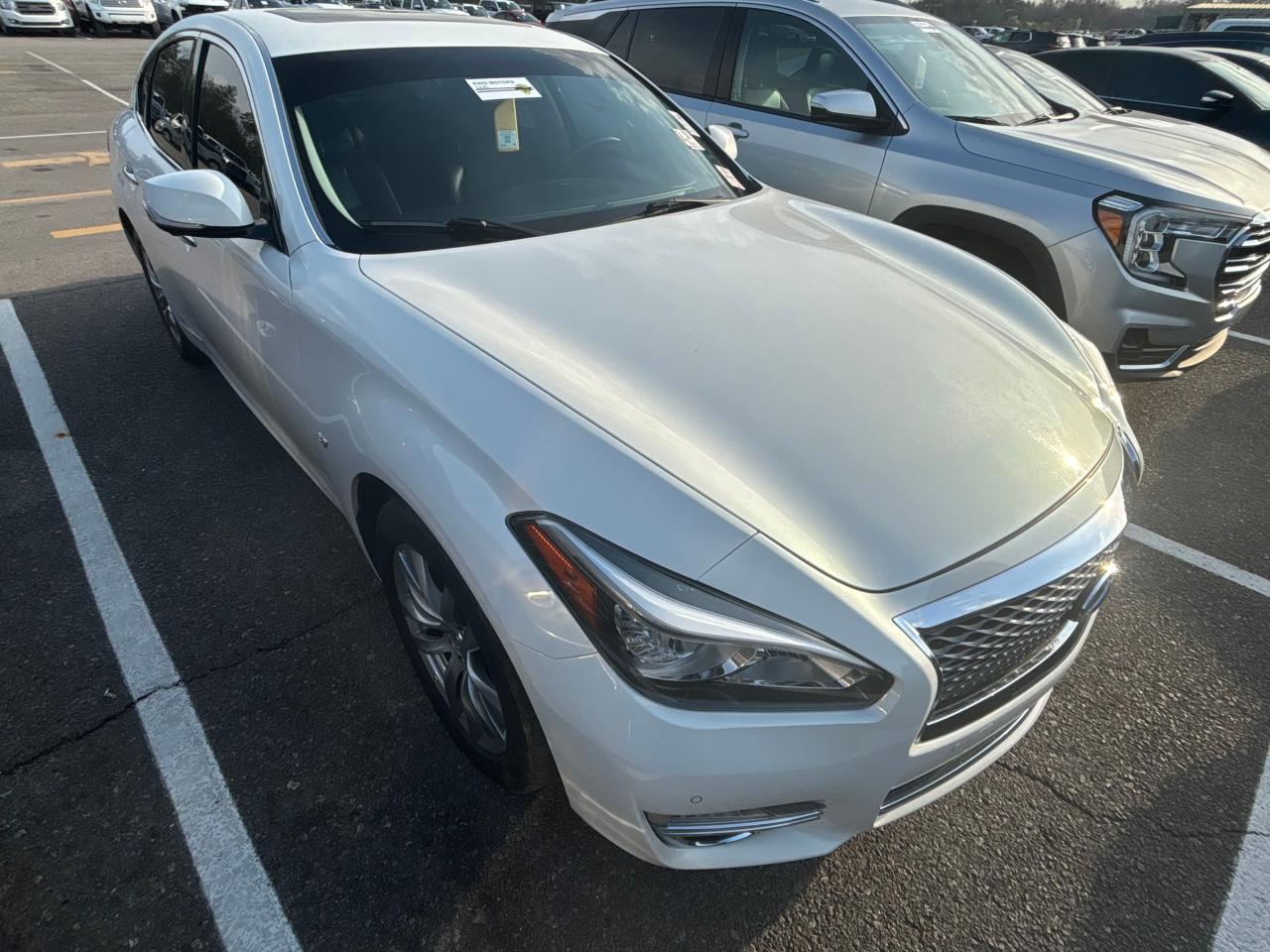 Infiniti Q70 (2015)