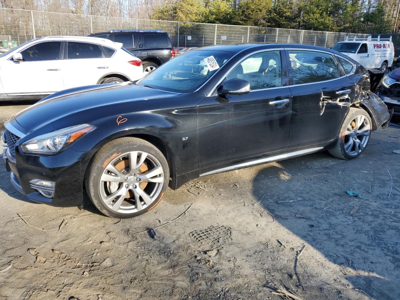 Infiniti Q70 (2015)