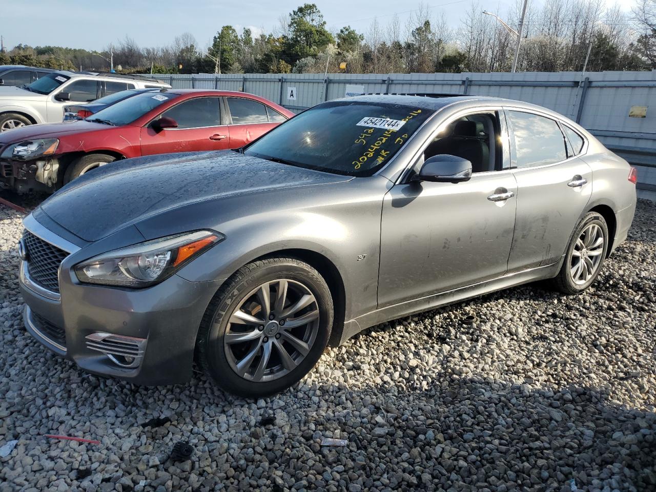 Infiniti Q70 (2015)