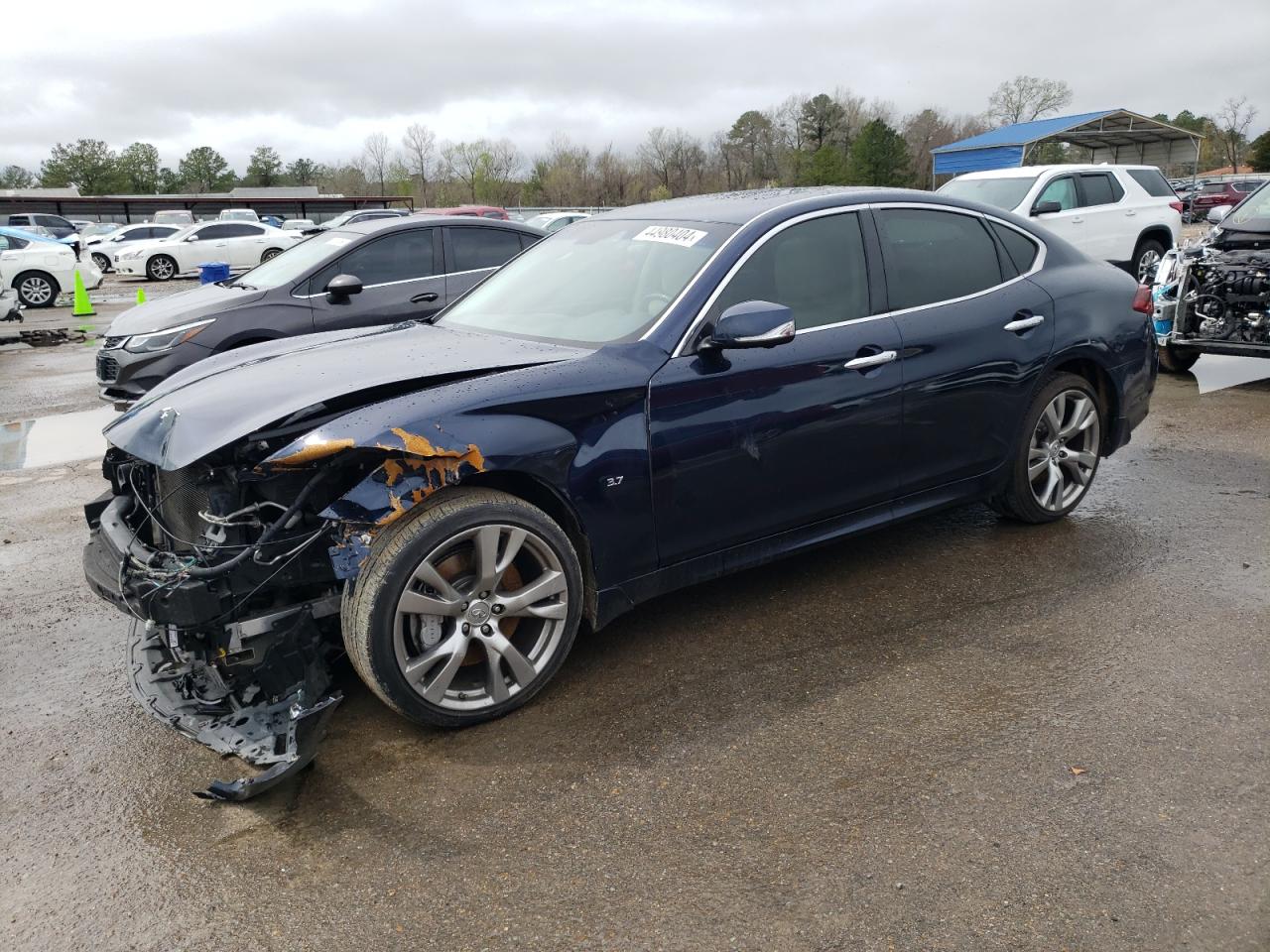 Infiniti Q70 (2015)