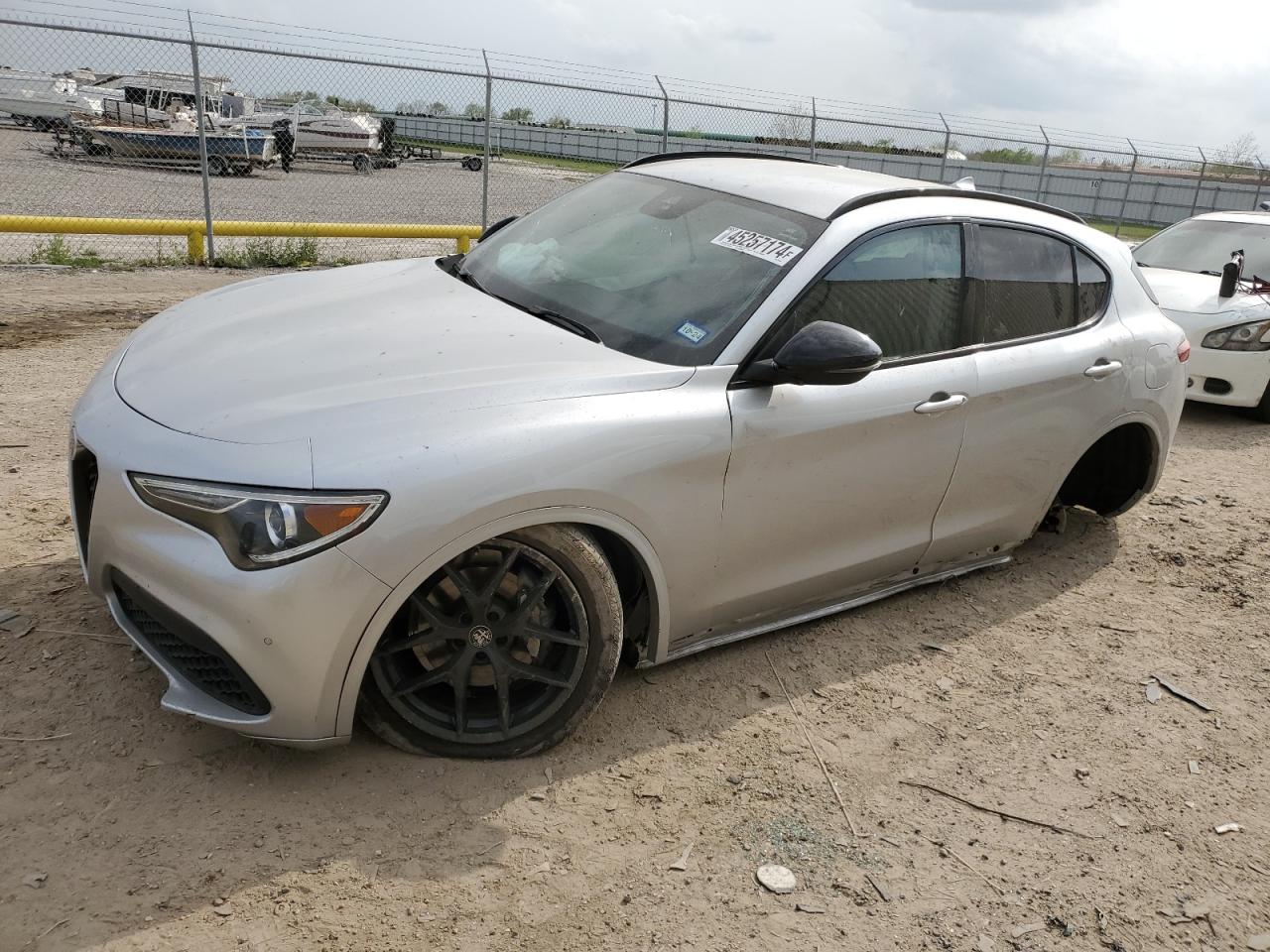 Alfa-romeo Stelvio (2021)