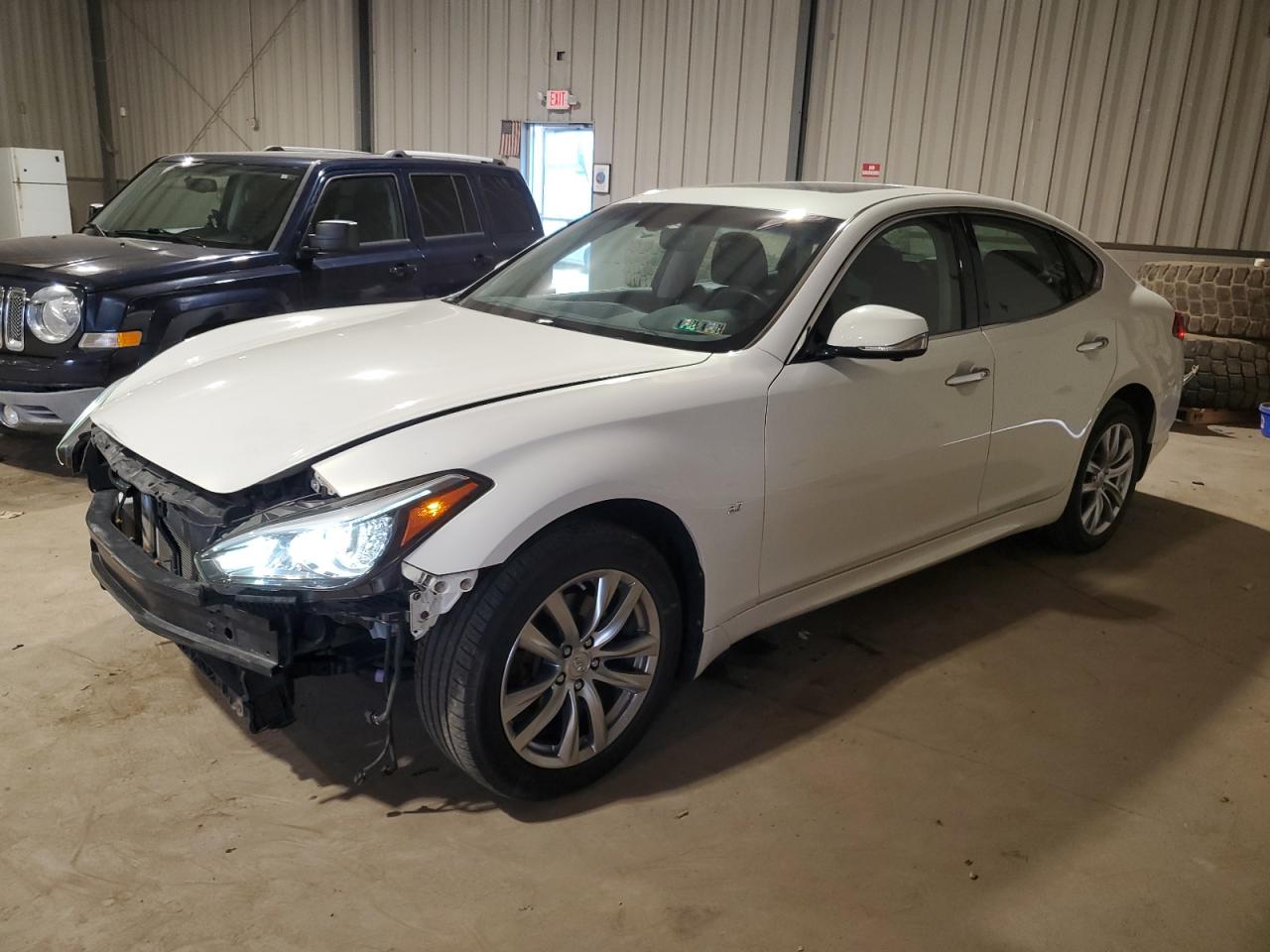 Infiniti Q70 (2015)