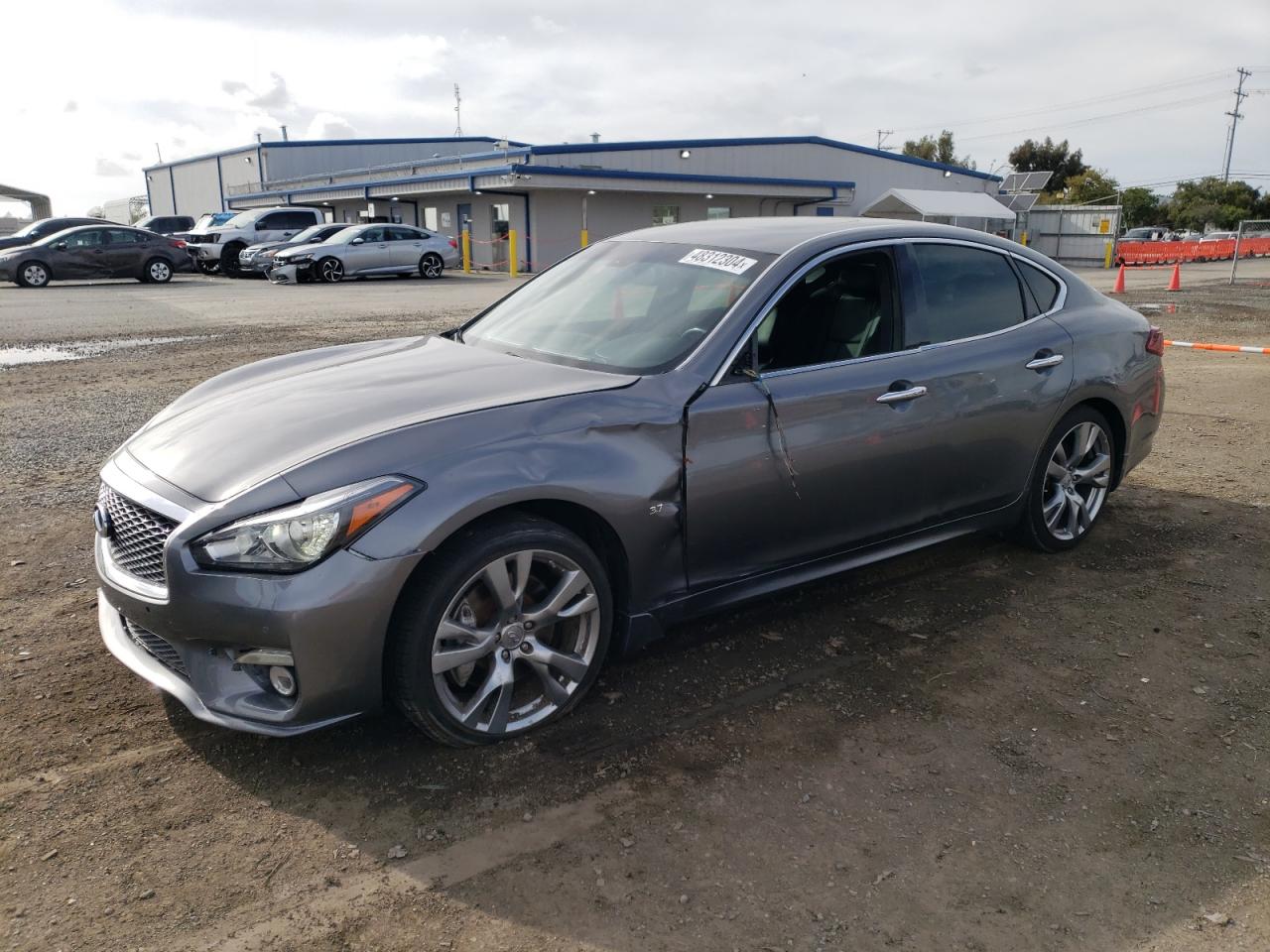 Infiniti Q70 (2016)