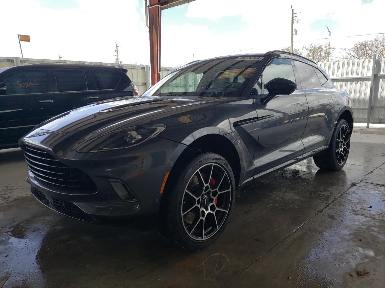 Aston-martin Dbx (2023)