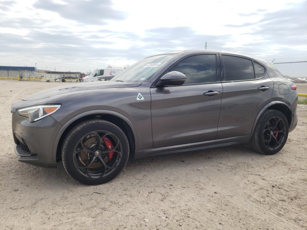 Alfa-romeo Stelvio (2018)