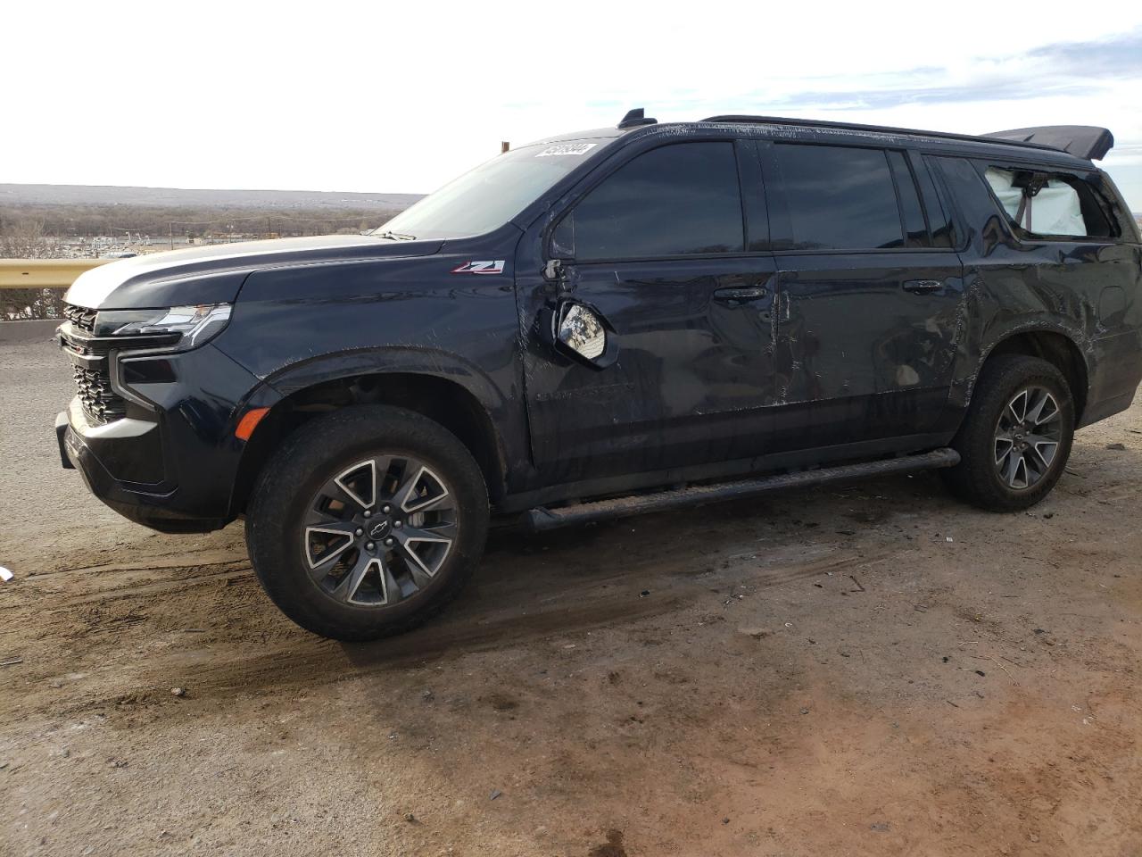 Chevrolet Suburban (2023)