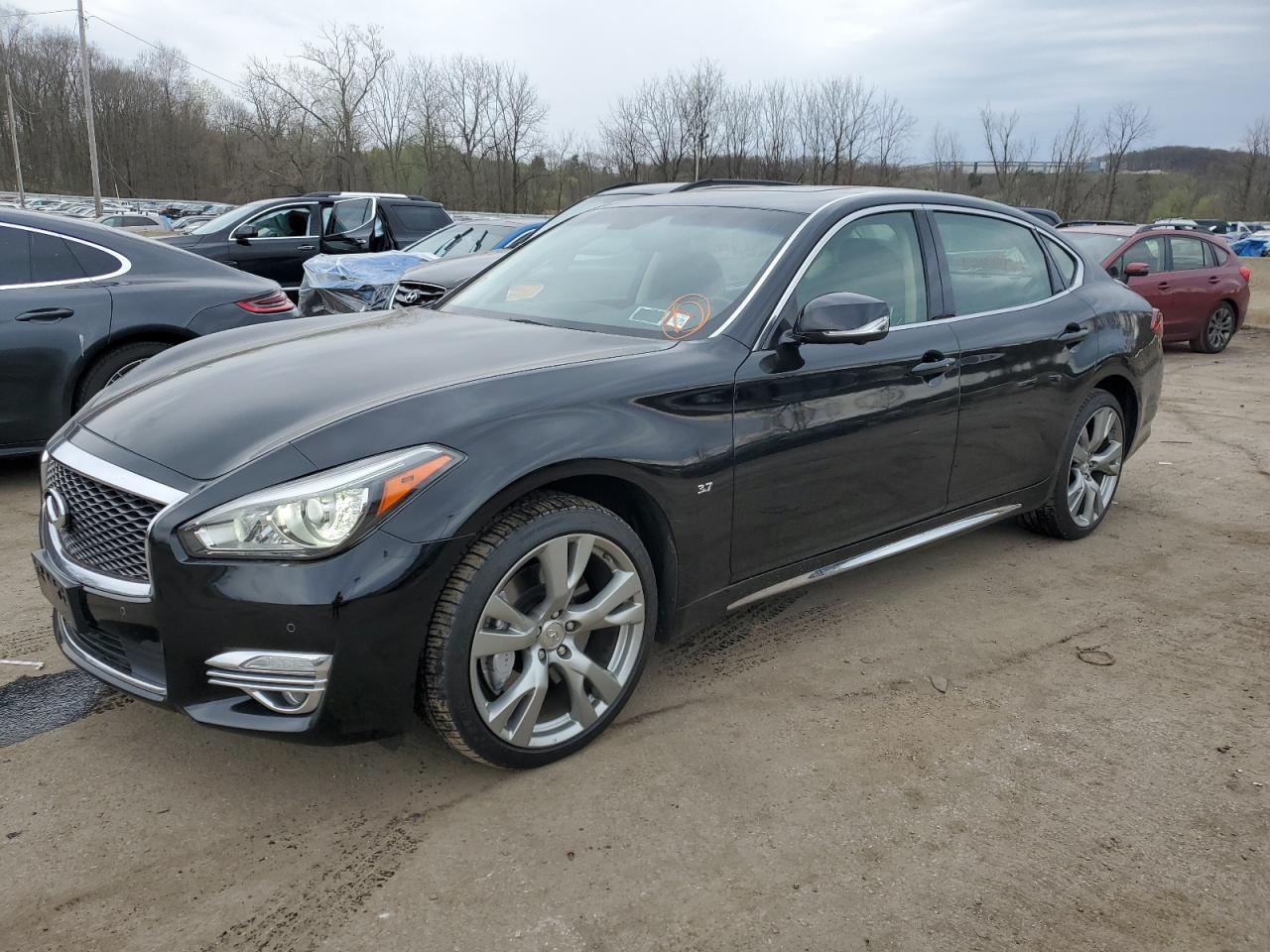 Infiniti Q70 (2015)