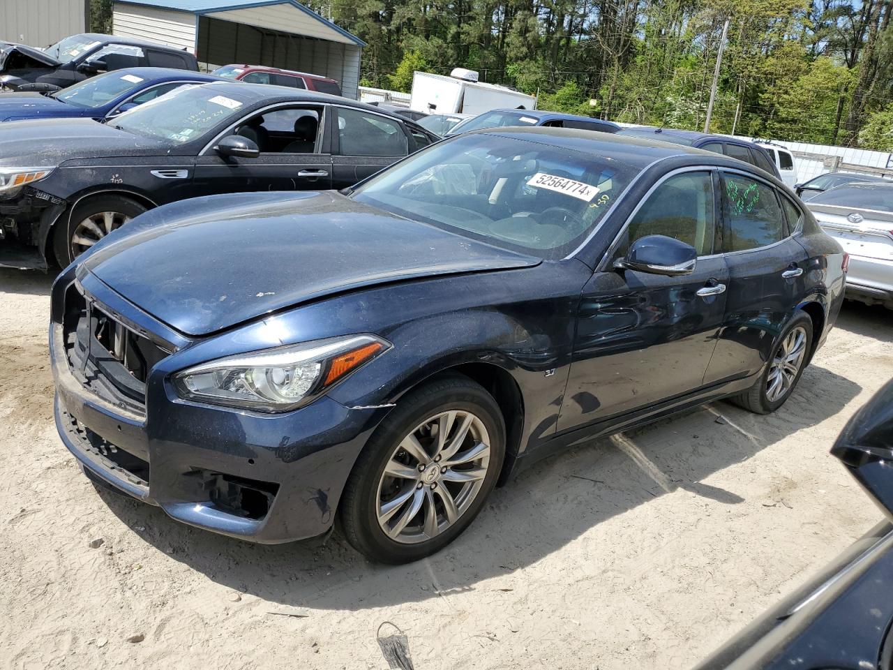 Infiniti Q70 (2015)