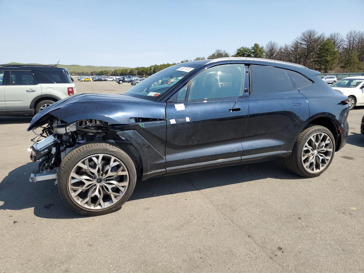 Aston-martin Dbx (2021)