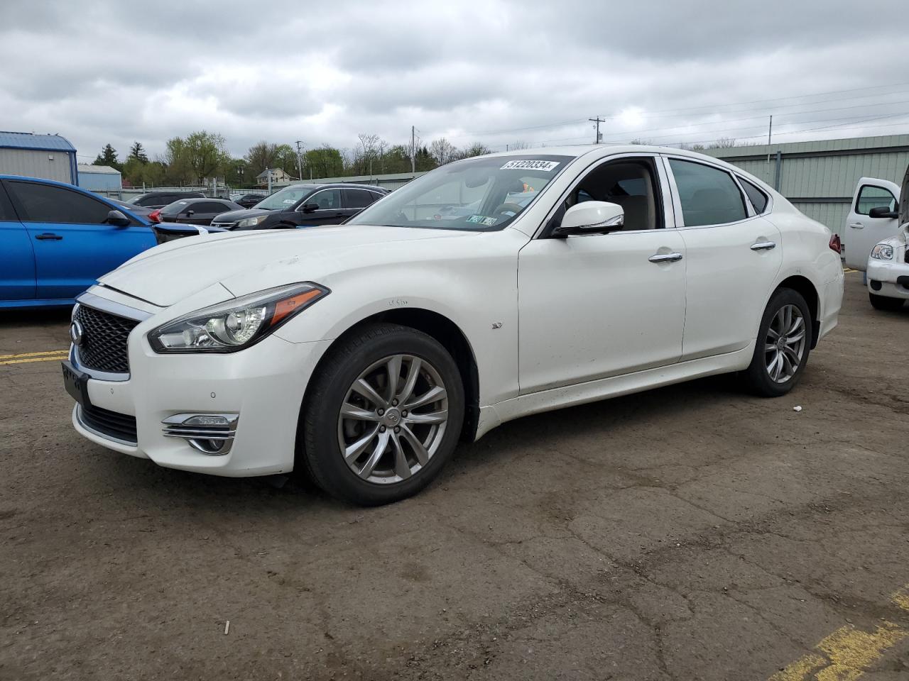 Infiniti Q70 (2015)