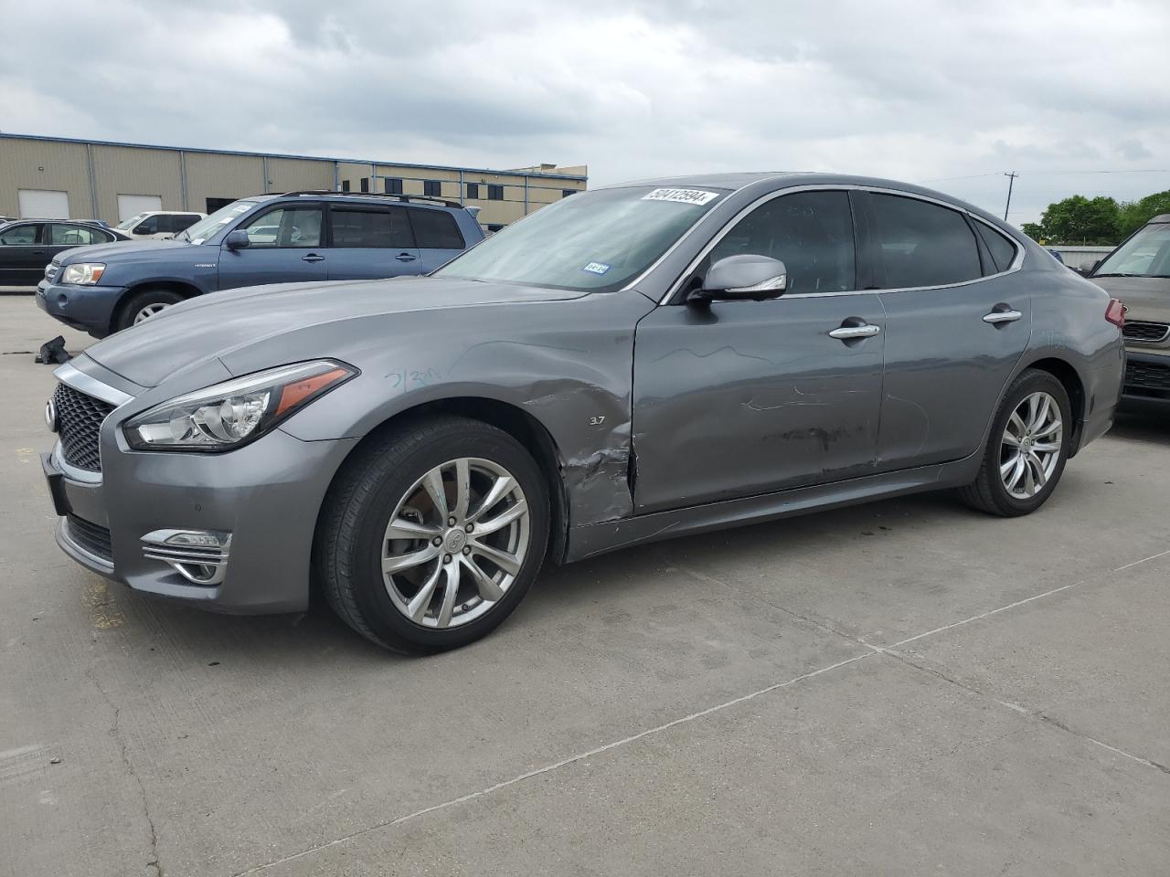 Infiniti Q70 (2015)