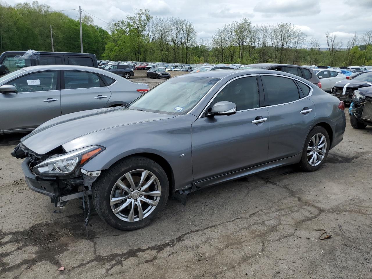 Infiniti Q70 (2015)