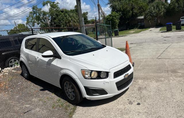 Chevrolet Sonic ls (2015)