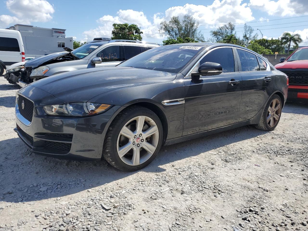 Jaguar Xe (2017)