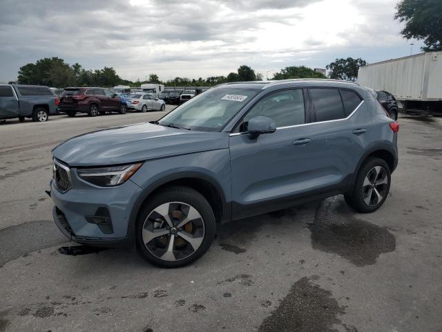 Volvo Xc40 plus (2023)