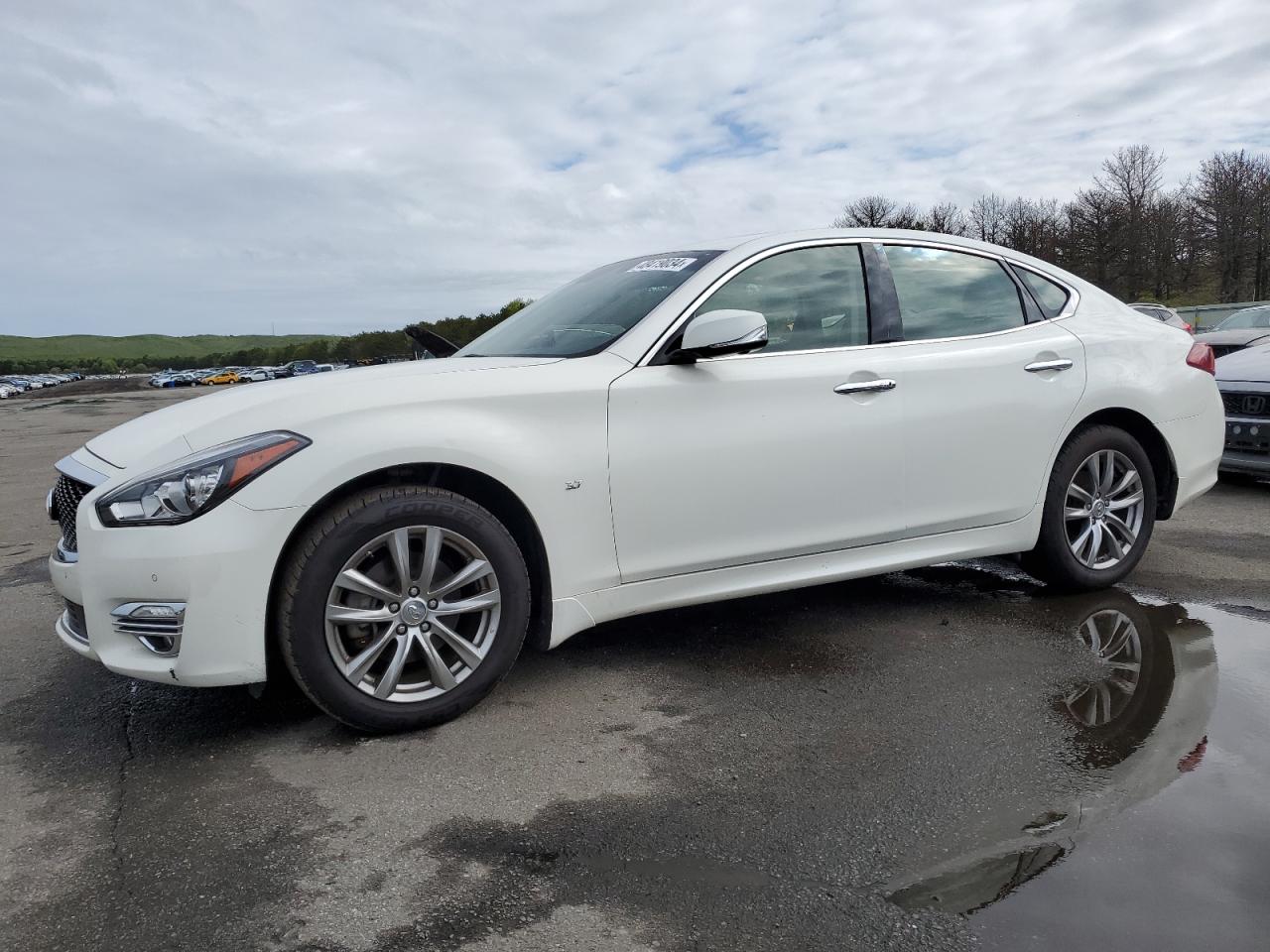 Infiniti Q70 (2016)