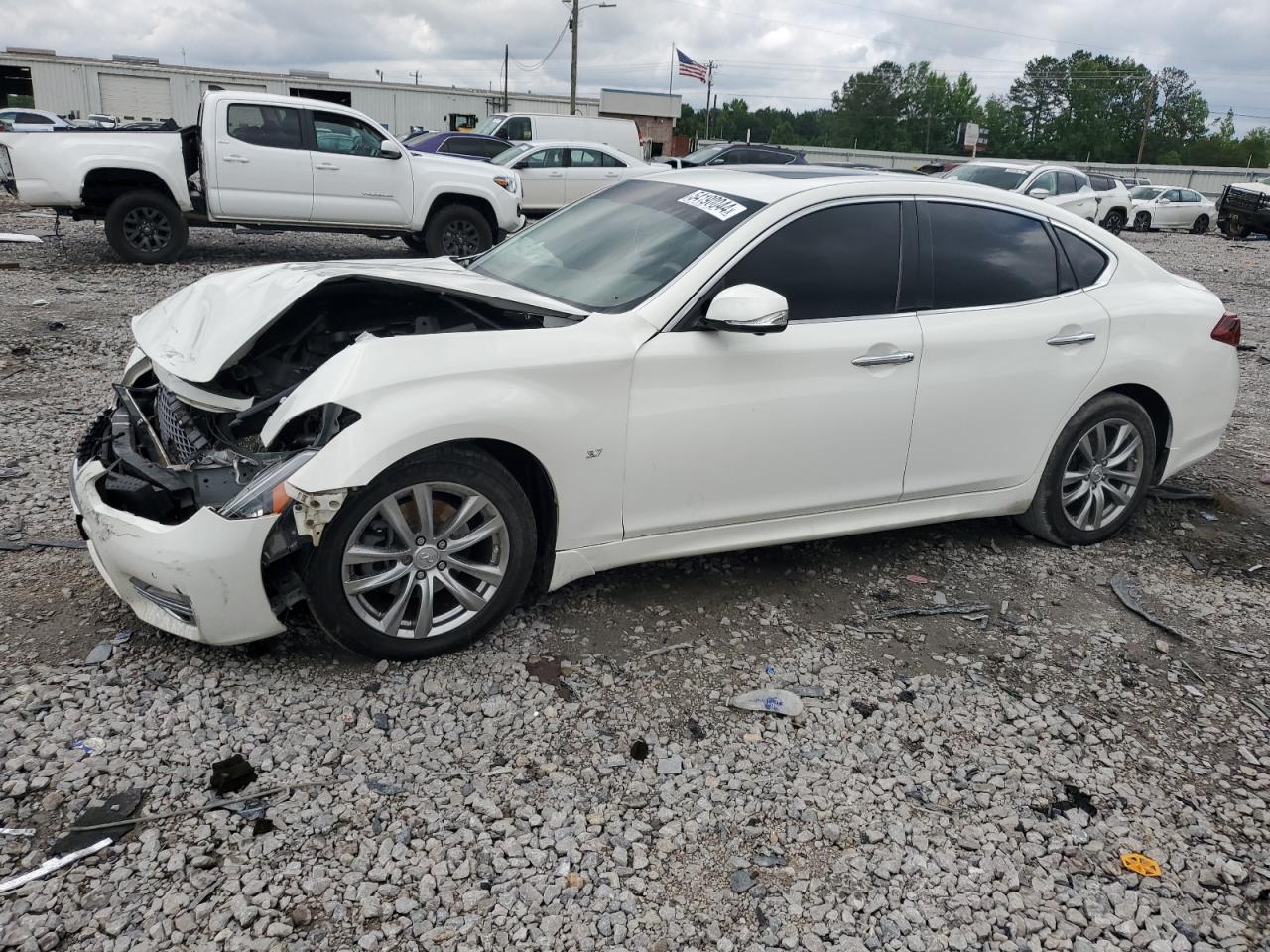 Infiniti Q70 (2015)