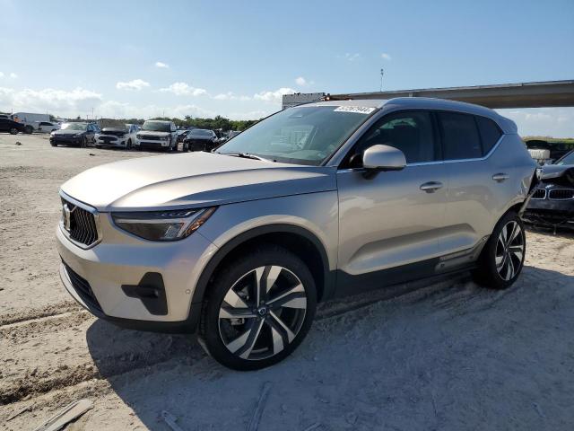 Volvo Xc40 plus (2024)