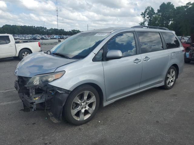 Toyota Sienna (2011)
