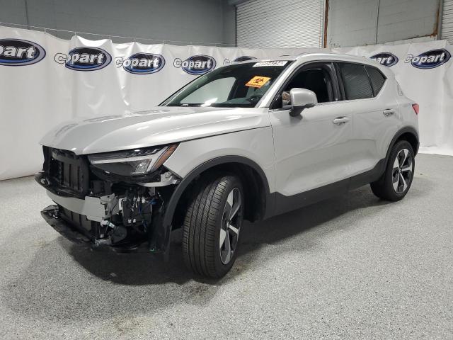 Volvo Xc40 plus (2024)