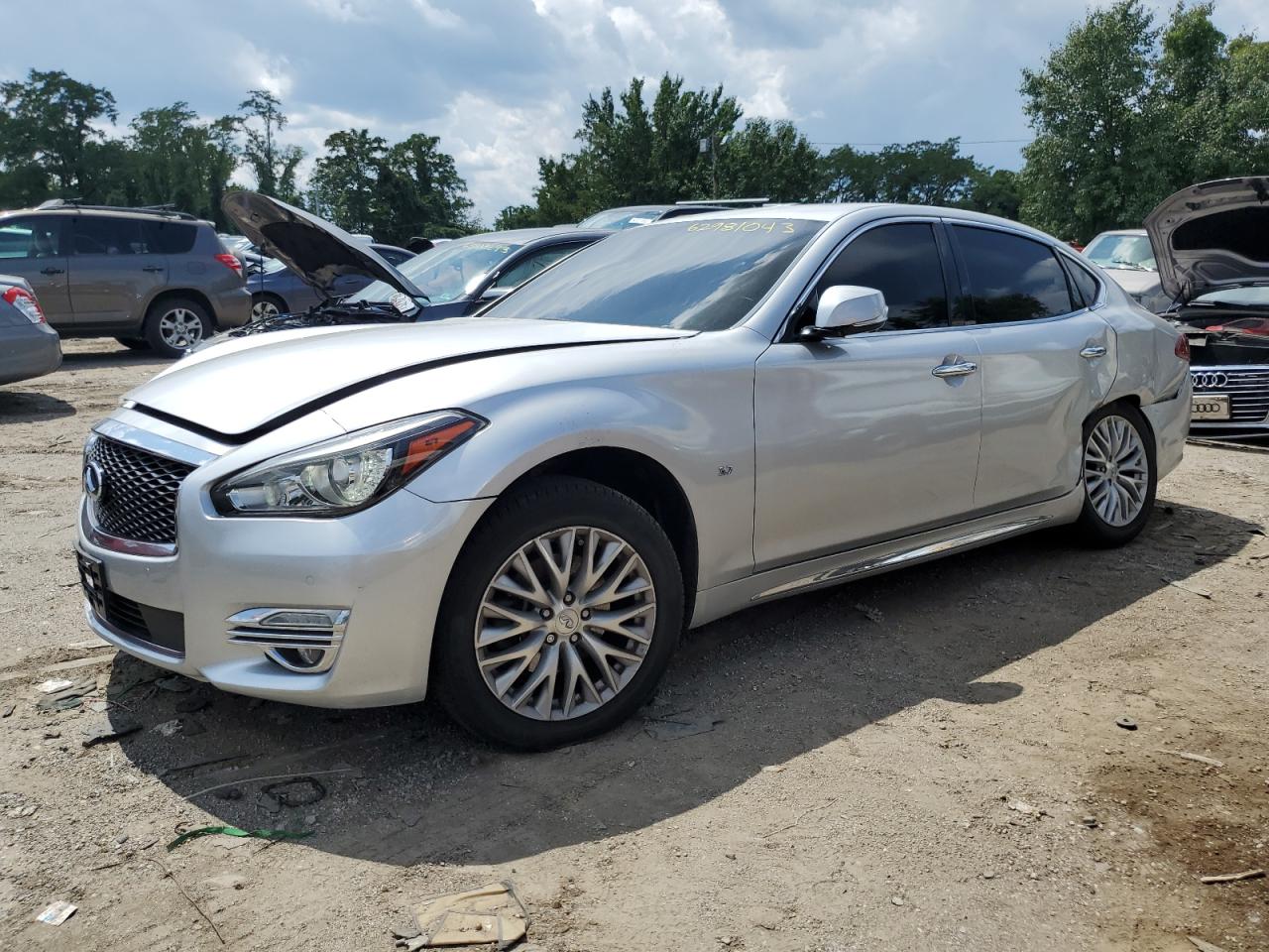 Infiniti Q70 (2015)