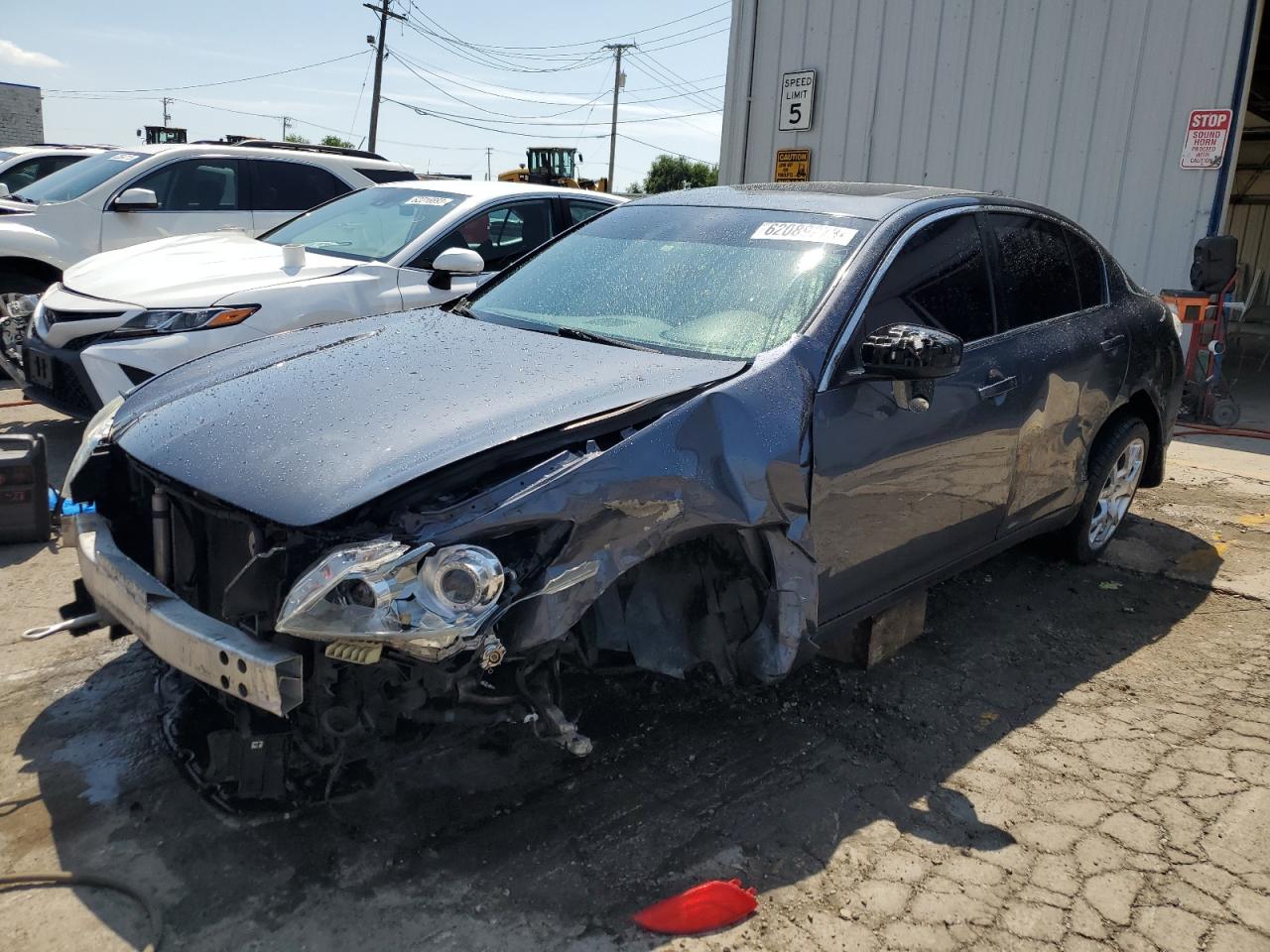 Infiniti G (2012)