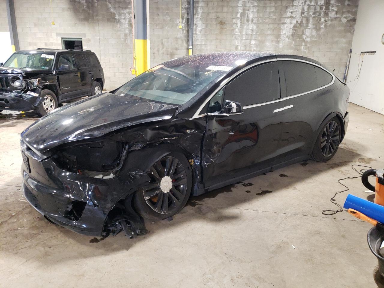 Tesla Model x (2016)