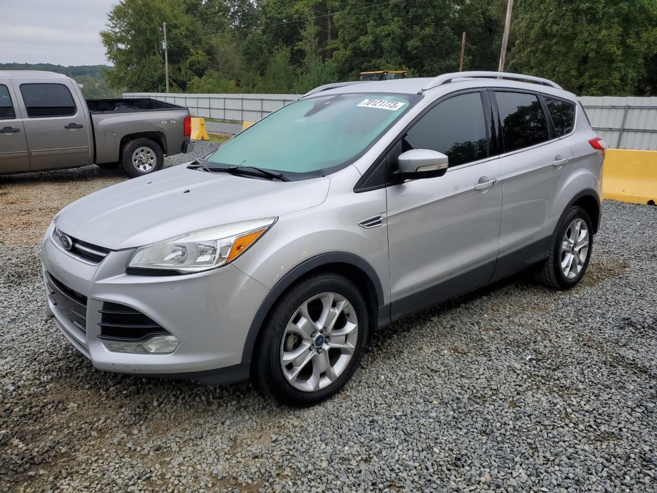 Ford Escape tit (2015)