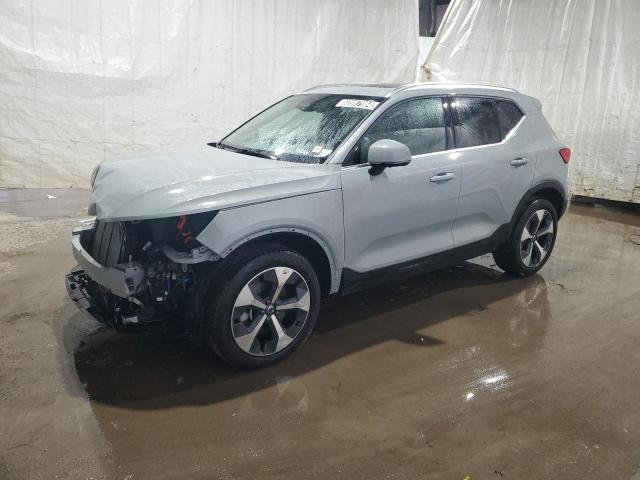 Volvo Xc40 plus (2024)
