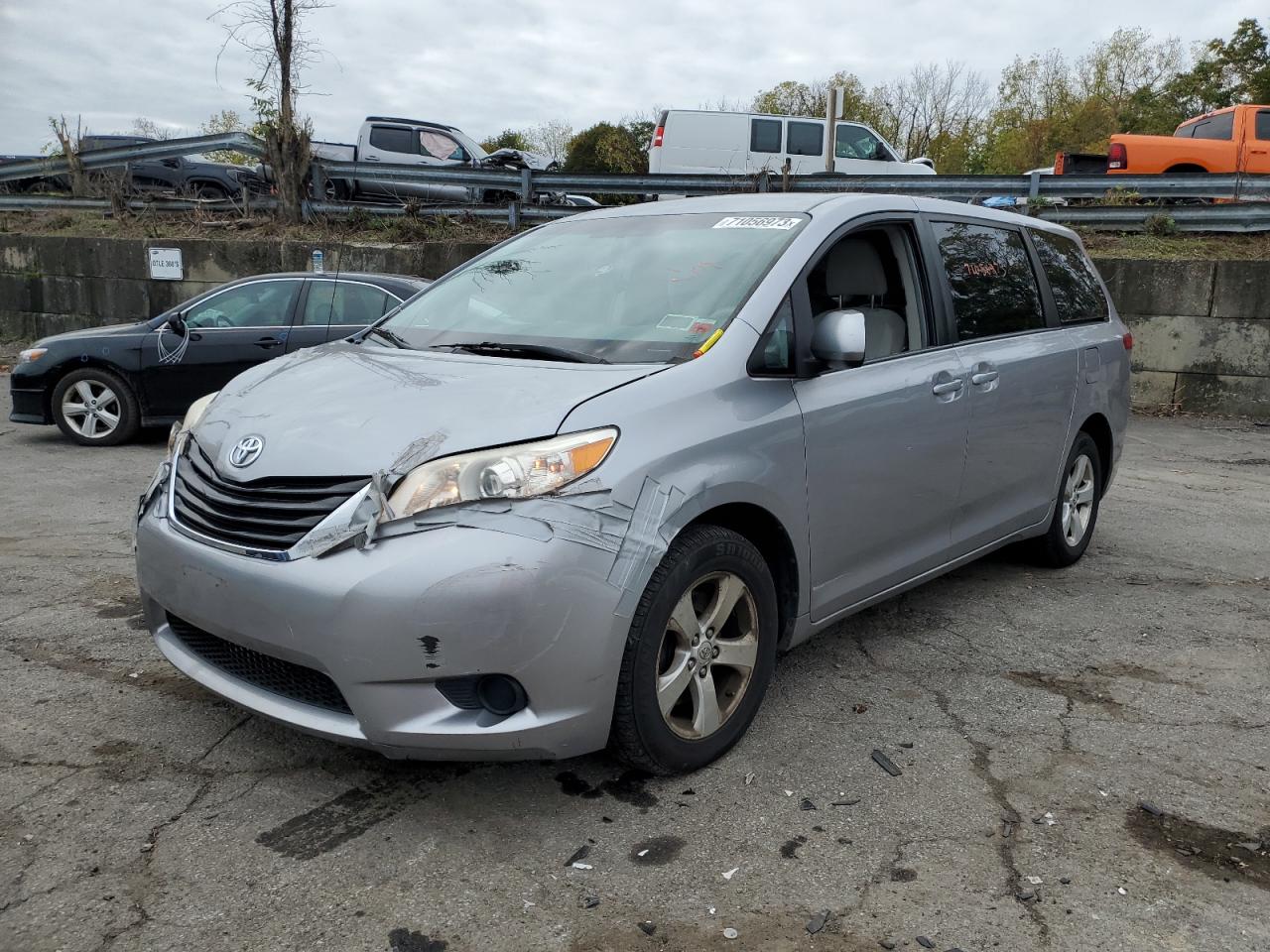 Toyota Sienna bas (2012)