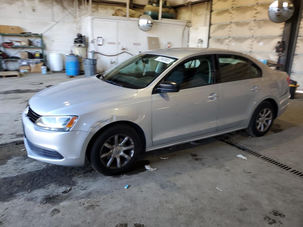 Volkswagen Jetta base (2013)