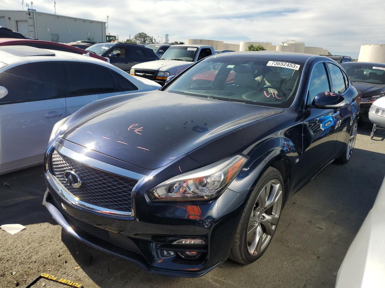 Infiniti Q70 (2015)