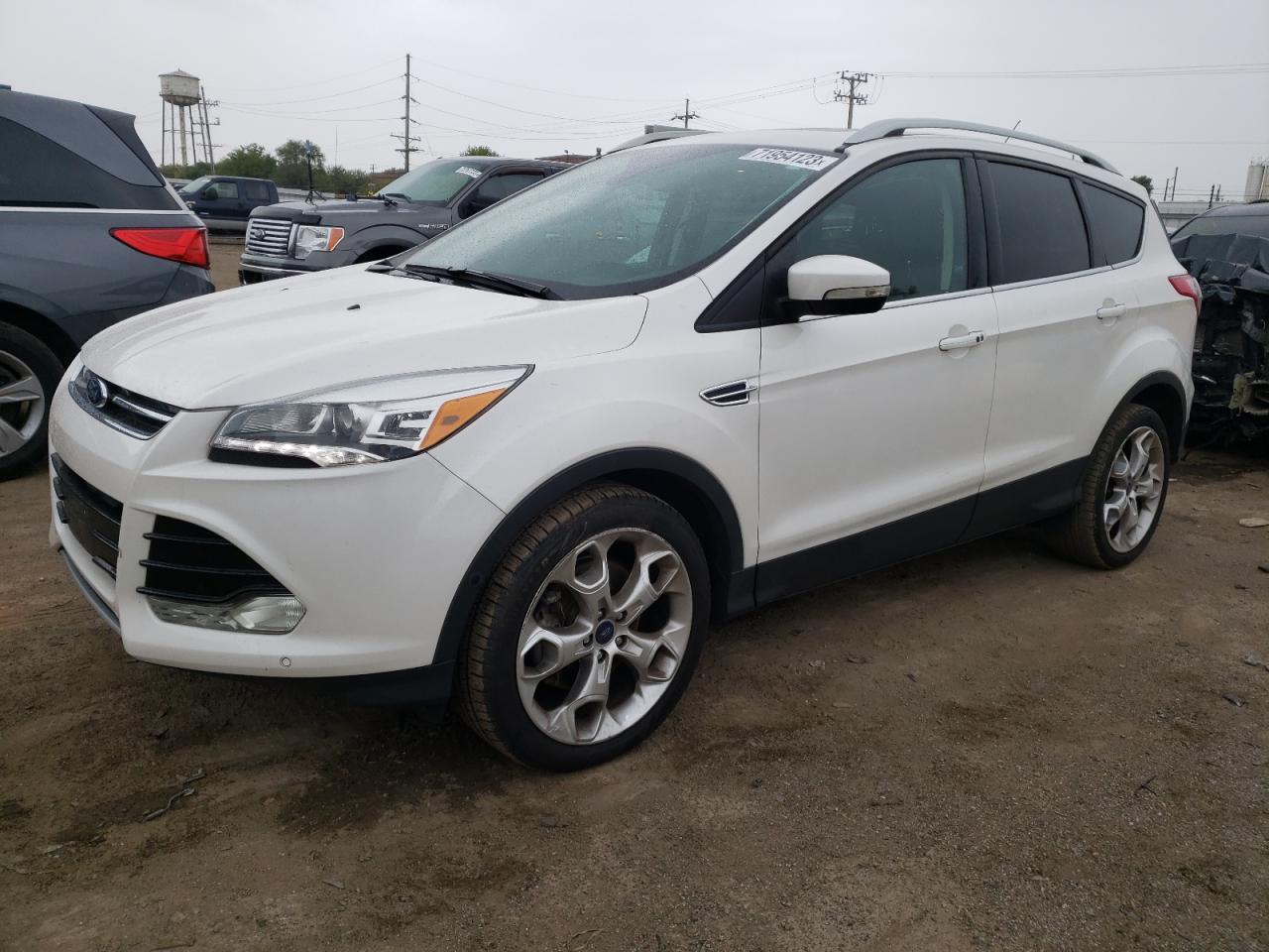 Ford Escape tit (2015)
