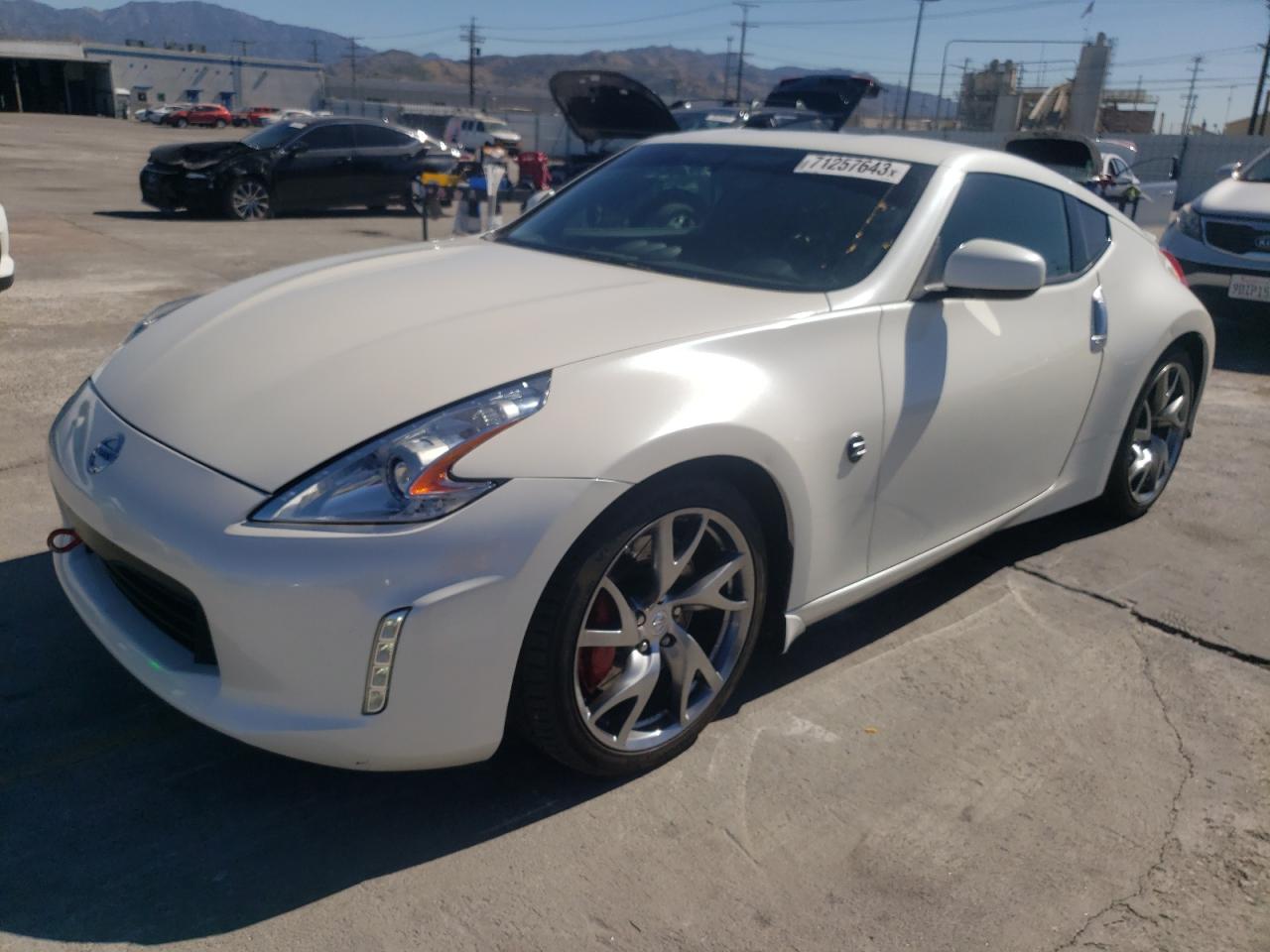 Nissan 370z base (2015)