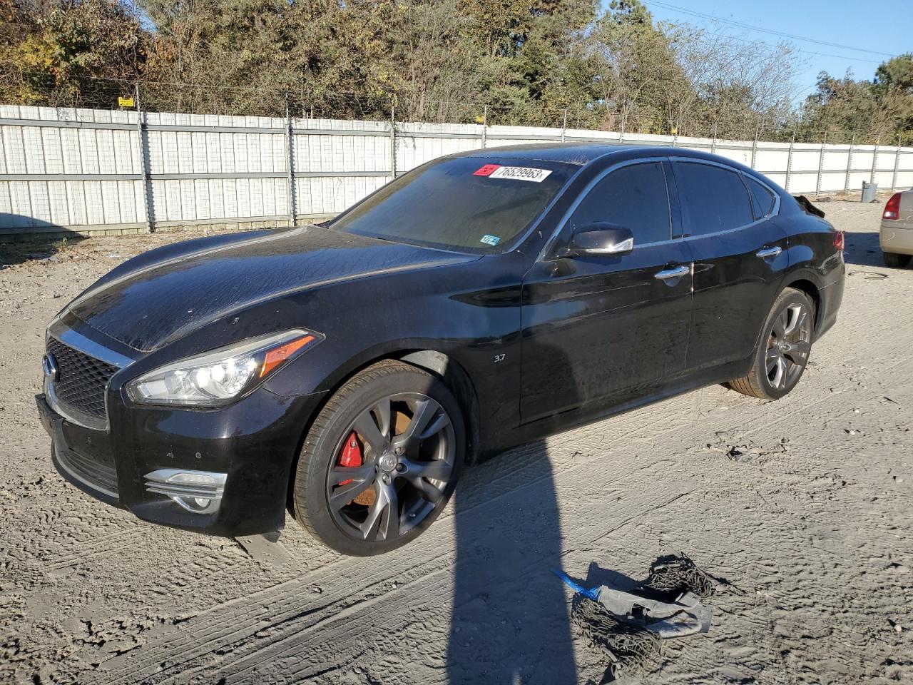 Infiniti Q70 (2015)