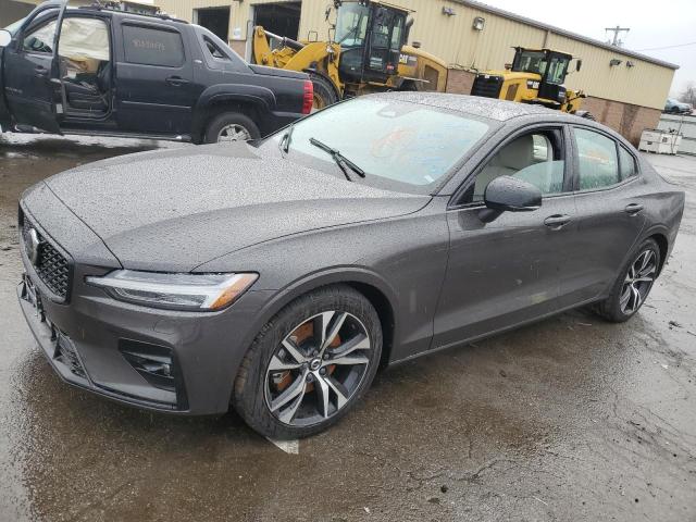 Volvo S60 plus (2024)