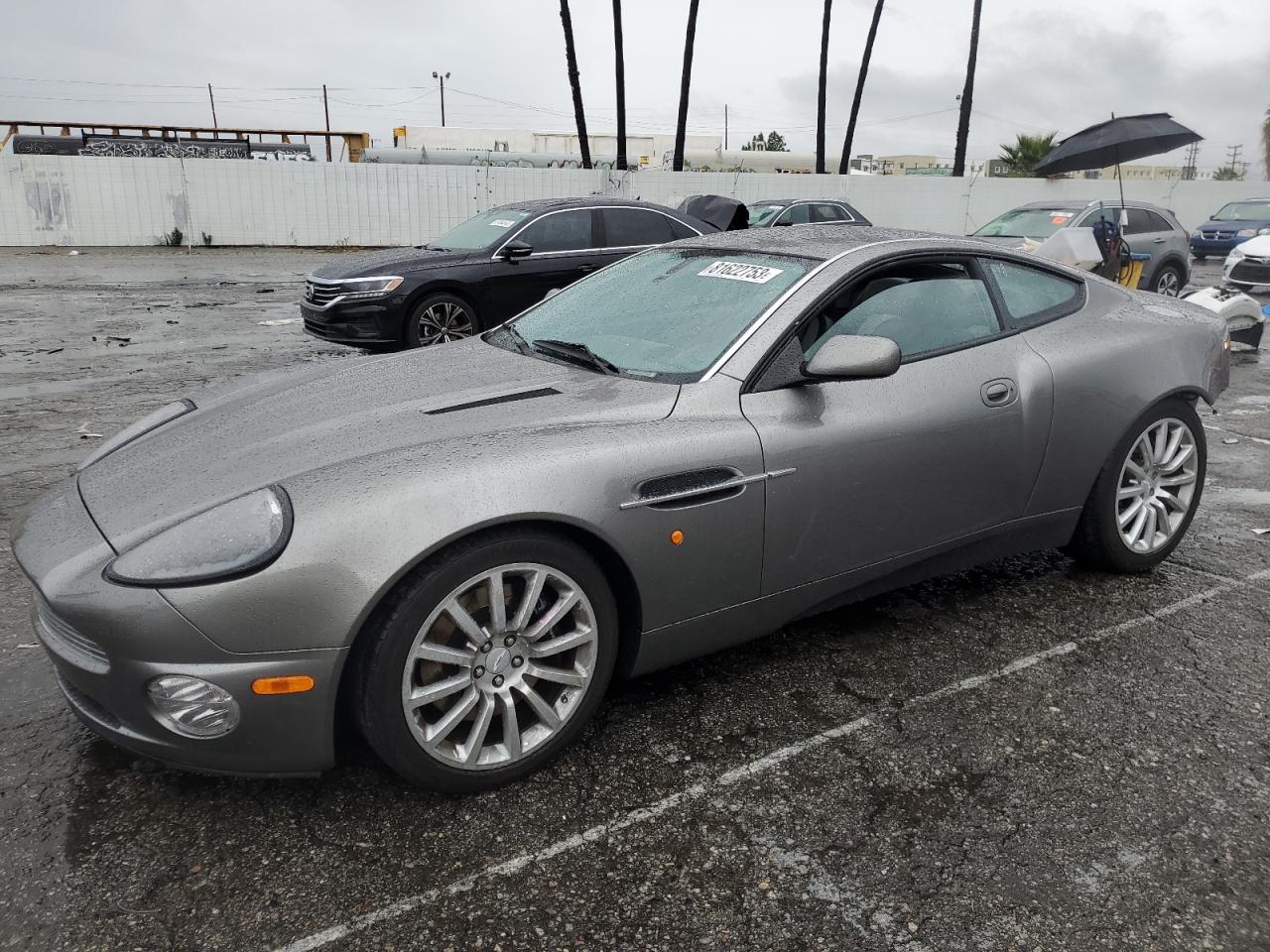 Aston-martin V12 vanquish (2004)