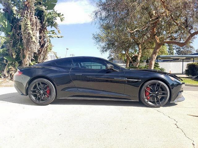 Aston-martin Vanquish (2016)