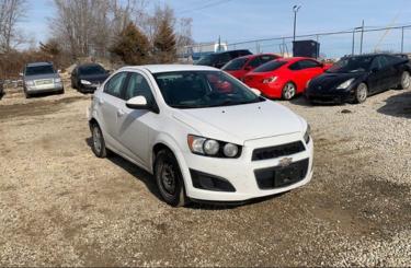 Chevrolet Sonic ls (2016)