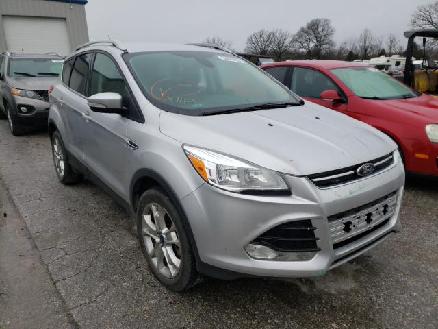 Ford Escape tit (2015)