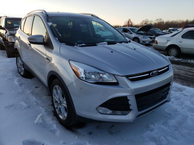 Ford Escape tit (2015)